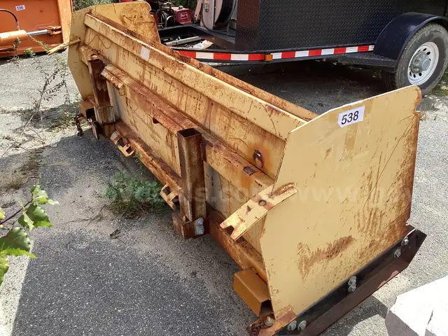 SKID STEER PUSHER BOX PLOW ATTACHMENT, 92&#x22; (AUC-538)