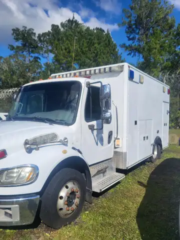 2006 Freightliner M2 106
