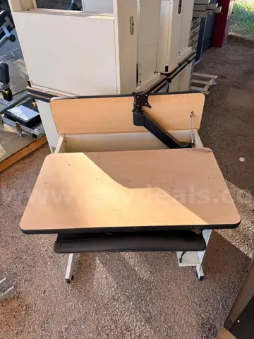 Computer Desks with Monitor Mounts