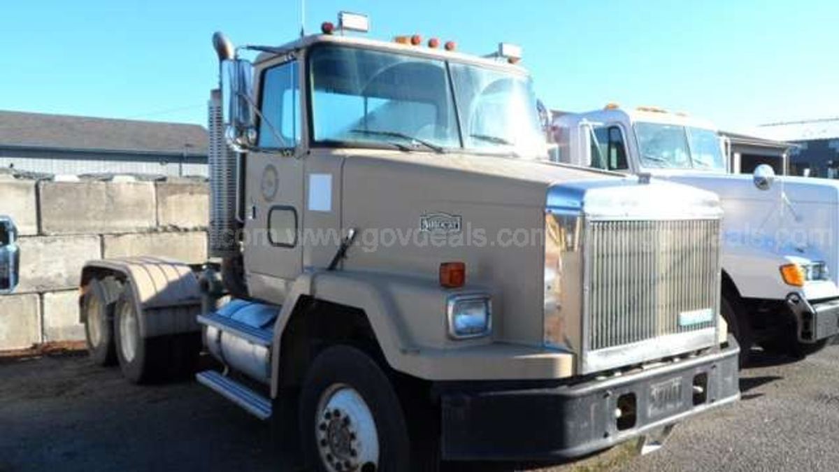 1989 Volvo White GMC Autocar Semi Truck LOW MILES for Sale in Oregon ...