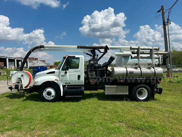 2007 International 4300  - 2100 Vactor Series Vacuum Truck *Updated Run Hours*