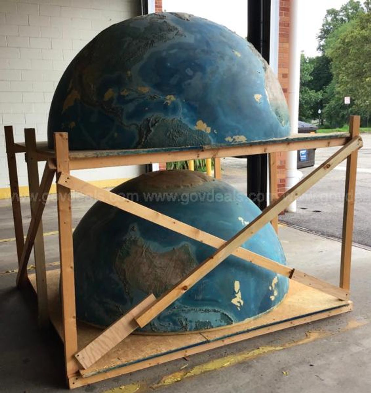 Large Topographical Globe - G2323507 | AllSurplus