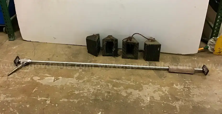 Lot of Cargo Lock and Wheel Chocks - G2516701