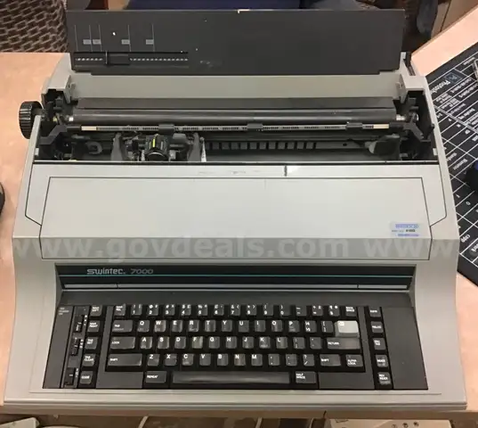Electronic Typewriter - G2526102