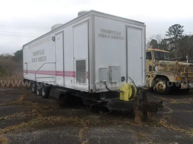 Tri Axel Enclosed Trailer