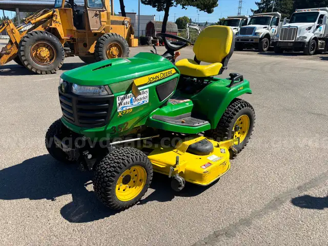 John Deere X739 Mower