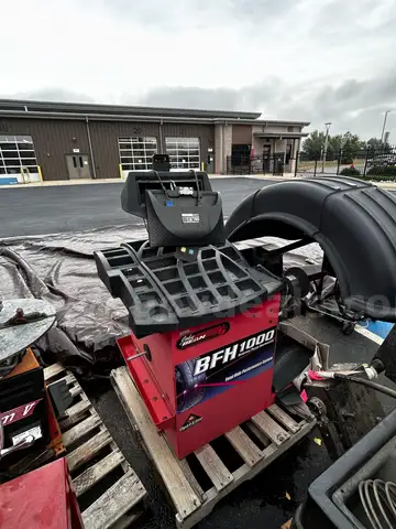 1 (one) John Bean BFH1000 Wheel Balancer