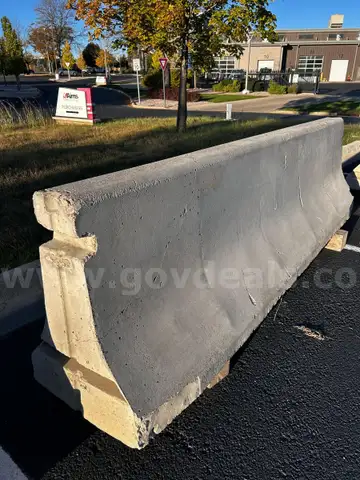 1 (one) Concrete Highway Barrier (Jersey Barrier)