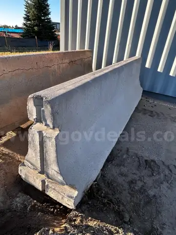 1 (one) Concrete Highway Barrier (Jersey Barrier)