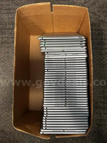 Lot of 40 Apple iPad 4th Generation Tablets &#x2013; 9.7&#x22; Retina Display (Assorted Models)