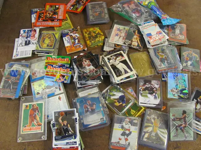 LARGE SPORTS AND POKEMON COLLECTIBLES LOT (GD4139)