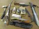 KNIVES AND MULTI-TOOLS LOT (GD4154)