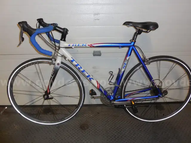 TREK ROAD BIKE (GD4160)