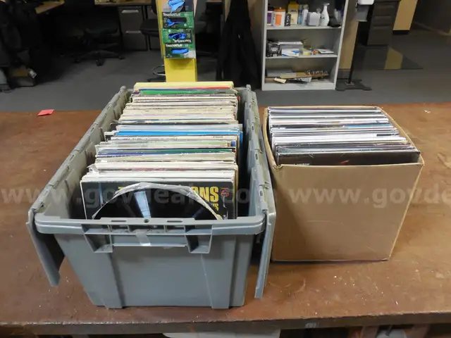 VARIOUS VINYL RECORDS (GD4174)