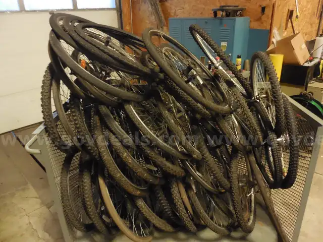 BIKE TIRES AND RIMS (GD4255)