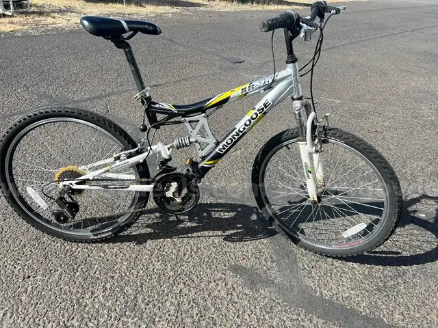 MONGOOSE MOUNTAIN BIKE