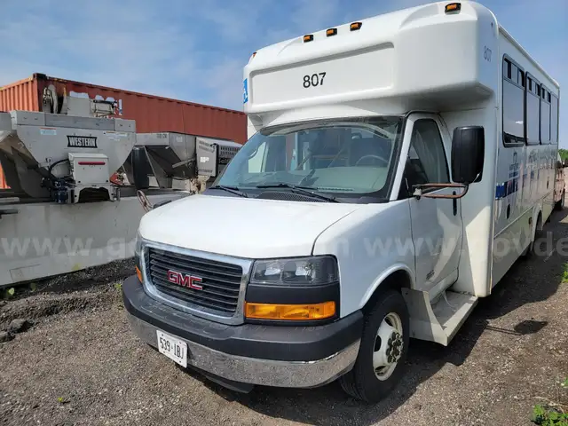 2015 GMC Savana Para Bus
