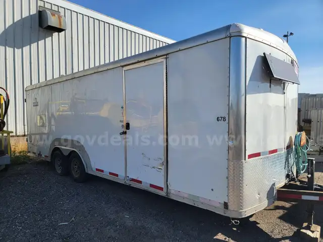 Enclosed 2017 tandem axle trailer 22 x 8.5