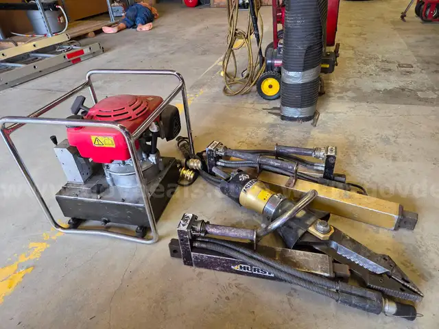 Hurst Jaws of life kit