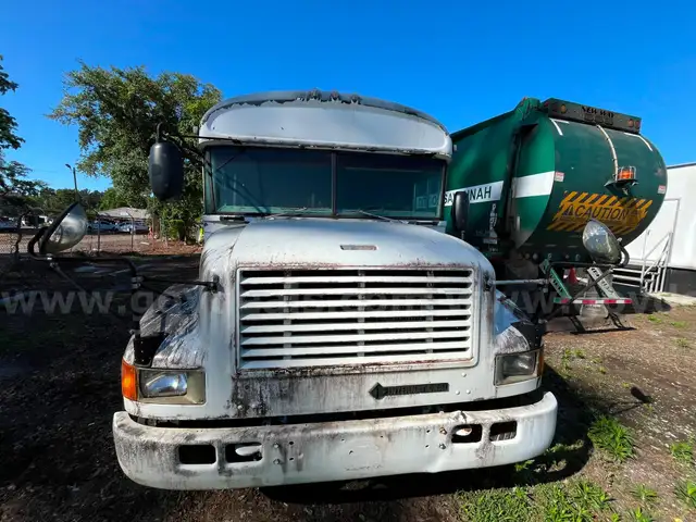 2004 International 3800