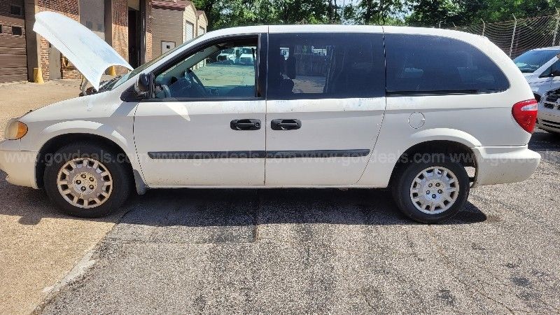 2005 dodge store caravan cargo van