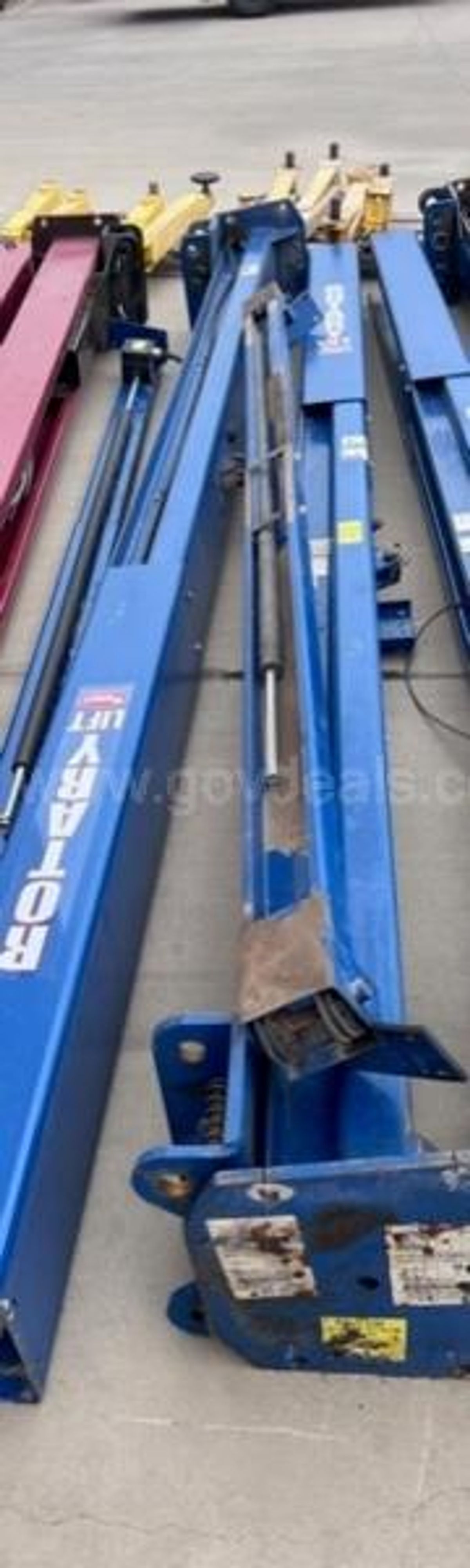 Rotary model SPOA9-200 2-post vehicle lift - 9,000 pound capacity ...