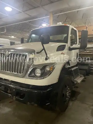 2020 International HV613 Road Tractor - accident damage - must tow