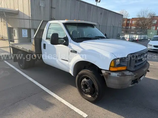 2000 Ford F-550 Flatbed with fifth wheel plate