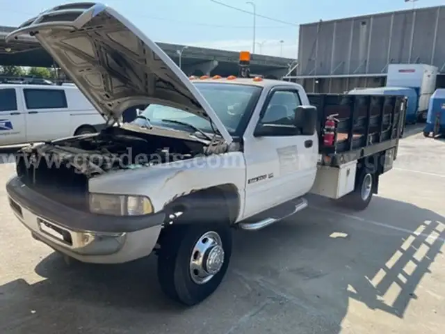2001 Dodge Ram 3500 Flatbed Stakebody Truck with Liftgate - runs however MUST TOW