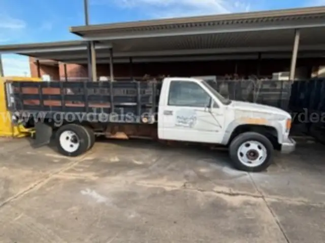 1999 Chevrolet C/K 3500 Flatbed Stakebody Truck - does not run - must tow