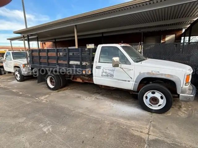 1999 Chevrolet C/K 3500 Flatbed Stakebody Truck with liftgate - does not run - must tow
