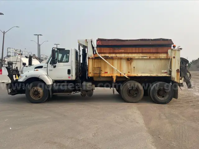 2007 International 7500 TANDEM PLOW/DUMP TRUCK WITH SANDER