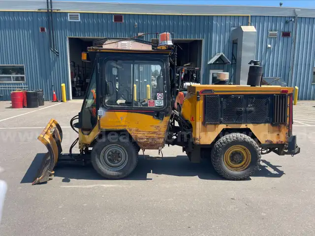 2010 Trackless MT-6 Sidewalk Tractor