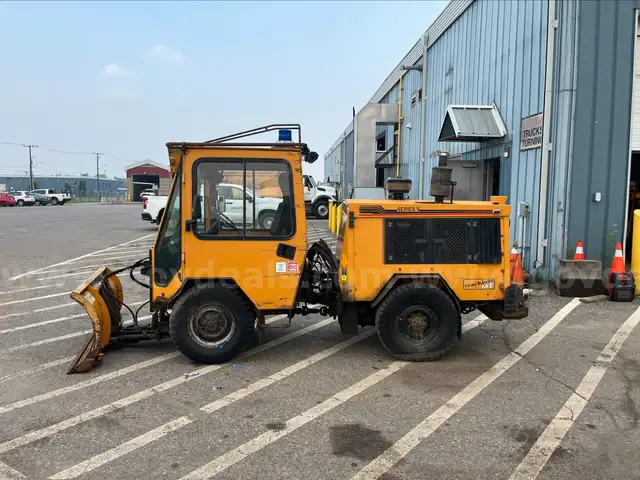 2016 Trackless MT-5 Sidewalk Tractor