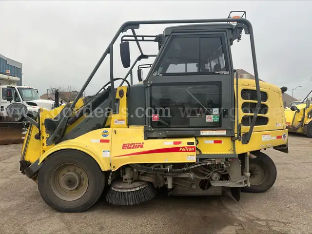 2008 Elgin Pelican Street Sweeper