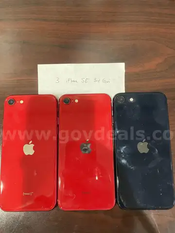 Lot of 3 iPhone SE 3rd Gen