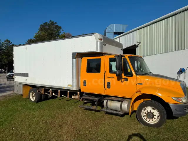 2012 International 4300 LP (low profile)