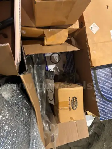 Various Volvo Parts for 2004-2008 VHD-64 models