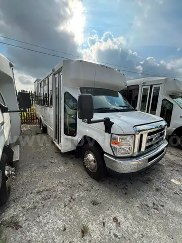 2017 Ford Econoline Shuttle (7054)