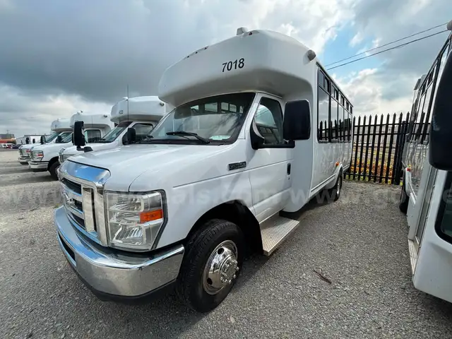 2017 Ford Econoline Shuttle (7018)