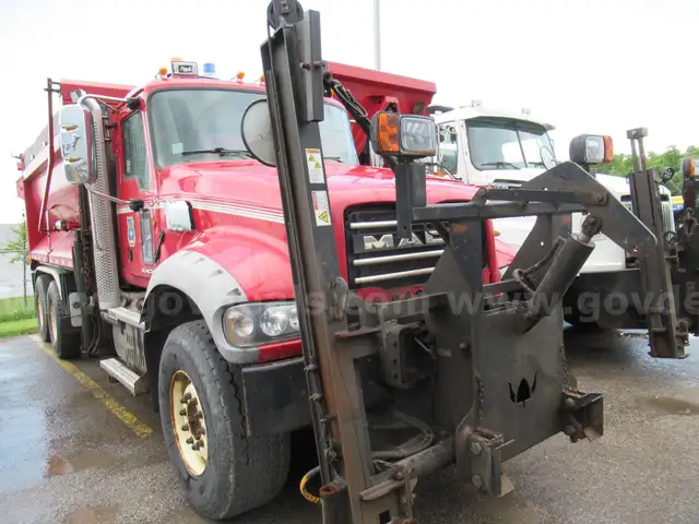 2014 Mack GU713 Plow Truck
