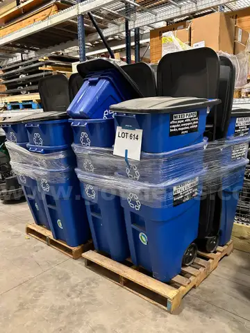 LOT # 614 - LOT OF RECYCLE TRASH CANS AND TOTES