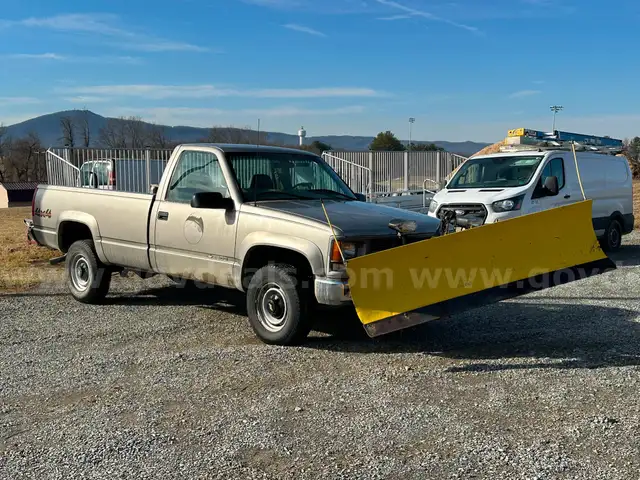 LOT 640- 2000 CHEVROLET 2500 PICKUP TRUCK