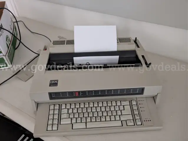 IBM Wheelwriter 5 Electric Typewriter