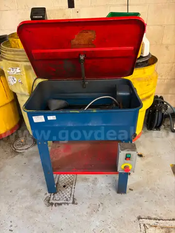 Sand Blast Cabinet & Parts Cleaner