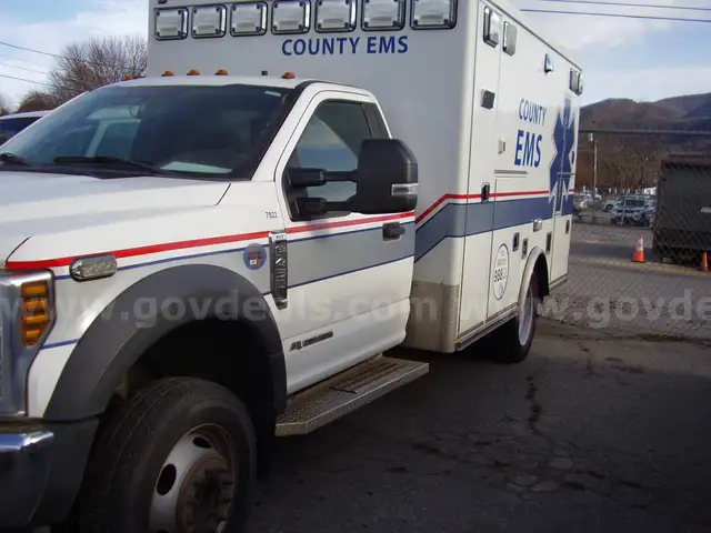 2019 Ford F-450 SD 4X4 AMBULANCE