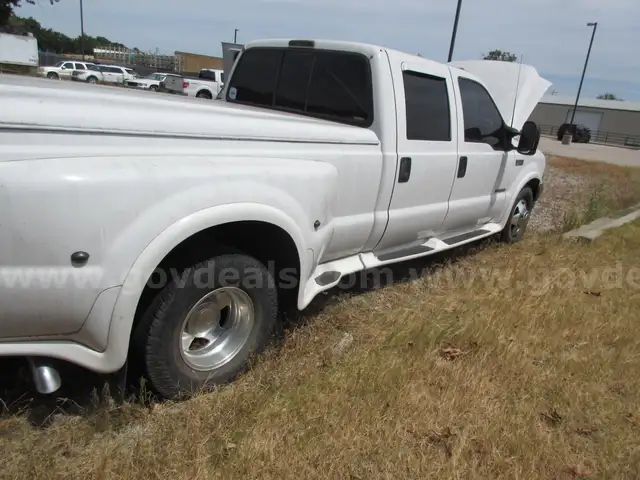 2002 Ford F-350 SD XL Crew Cab 2WD DRW