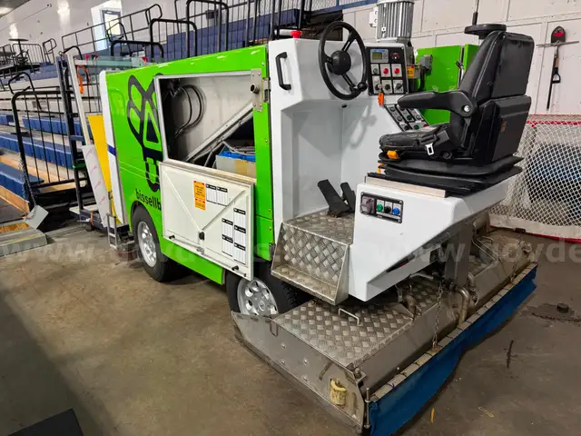 ICEBEAR-electric resurfacing machine