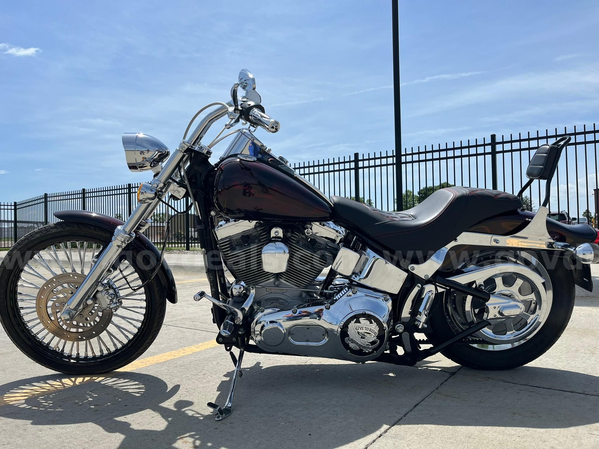 誠実 2000 Harley GovDeals | FXST Davidson トップス