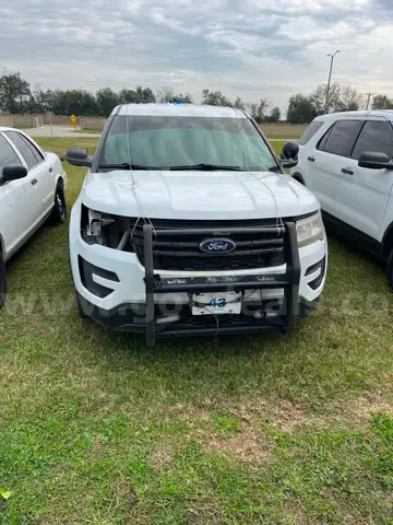 Unit 1105 2016 Ford Explorer